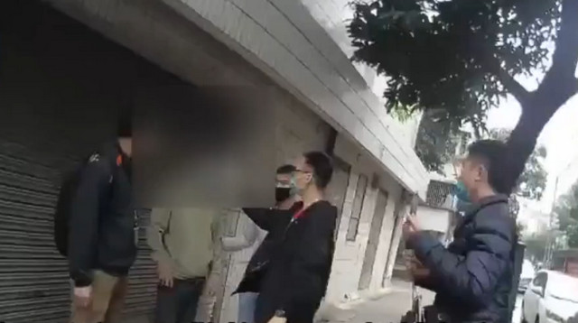 卖外国人口罩_外国人戴口罩图片(3)